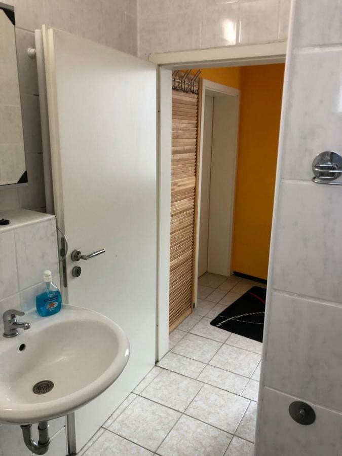 Einfache Monteurwohnung Mit Wlan Und Sat Tv, Netflix Frankweiler Exteriör bild